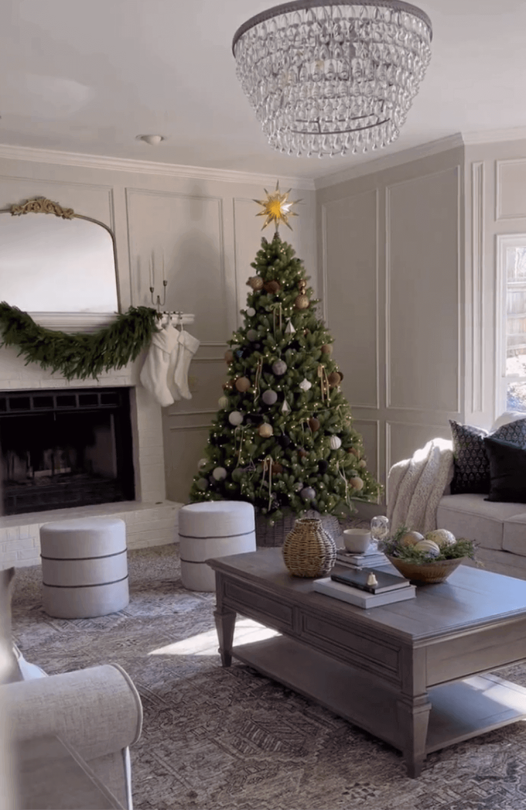 Árvore Realeza com 1200 LEDs Brancos e Coloridos