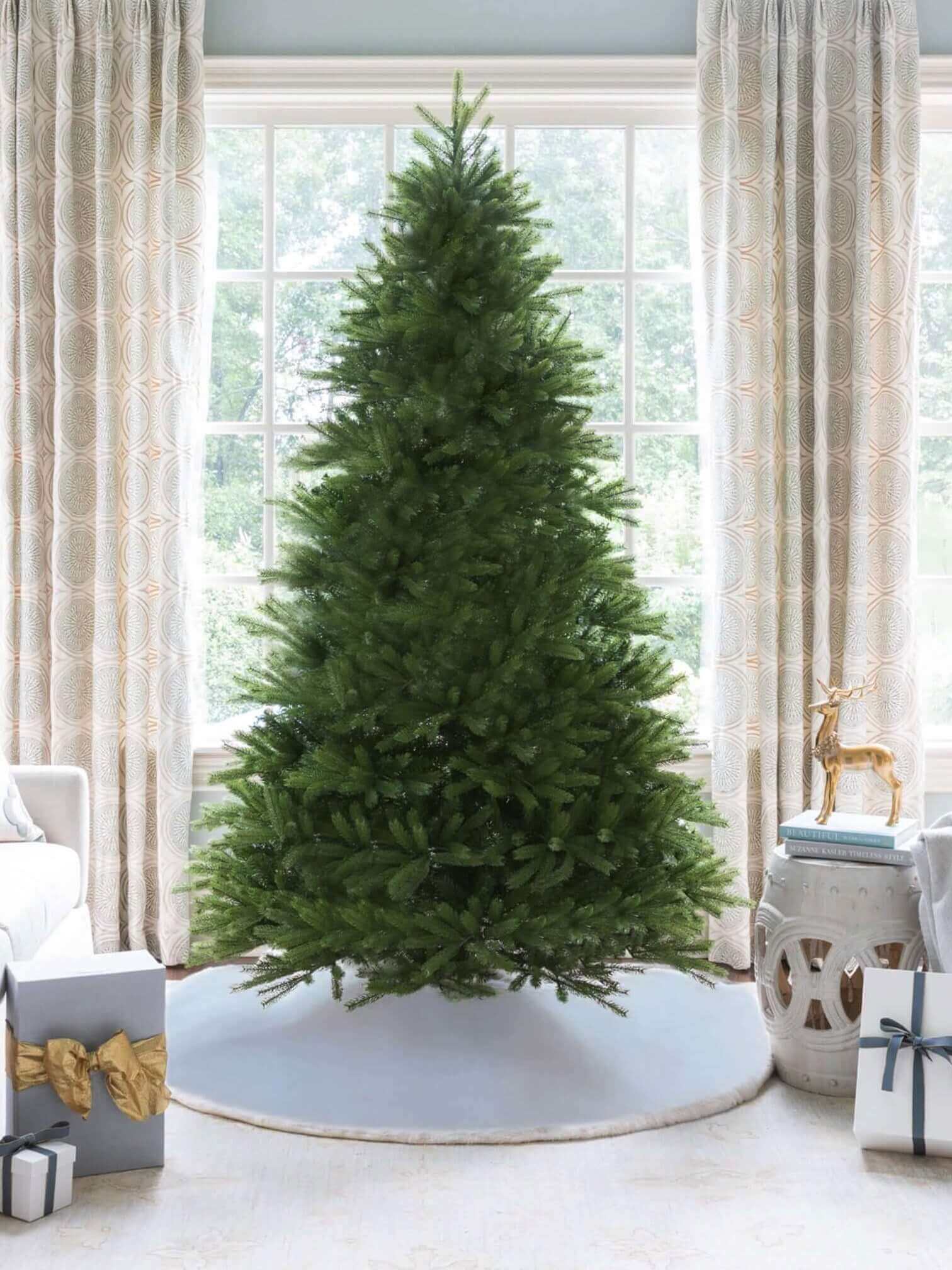 Árvore Rei do Natal sem Luzes